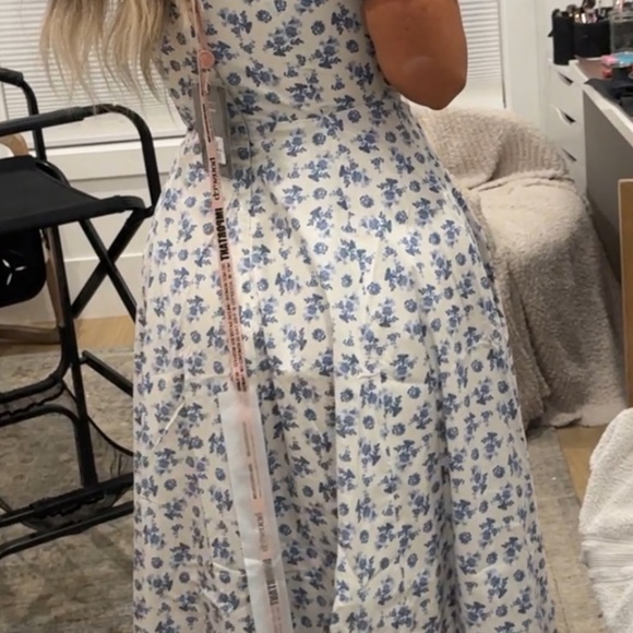 HOUSE OF CB Tallulah Puff Sleeve Midi Dress - Picture 7 of 9